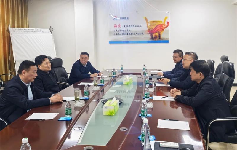 巩义市委书记袁聚平到维多利亚老品牌vic铝业调研